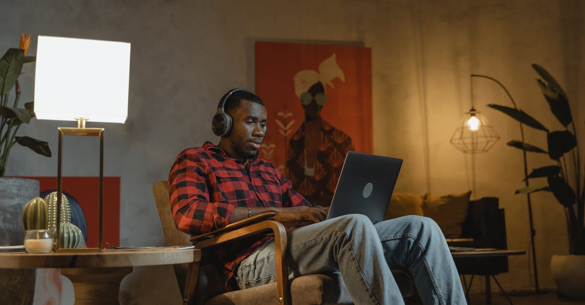 entdecken sie die besten tipps und tricks für ihr home office. optimieren sie ihren arbeitsbereich für maximale produktivität und komfort, während sie von zu hause aus arbeiten.