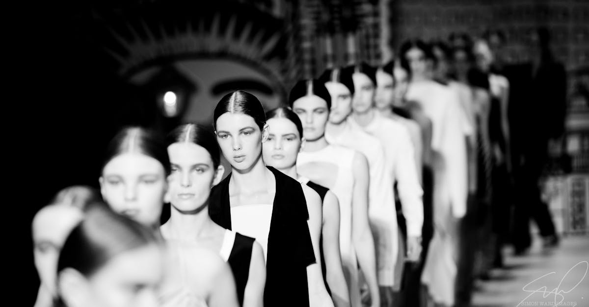 entdecken sie die spannende welt der modeindustrie, von den neuesten trends bis zu den einflussreichsten designern. erfahren sie mehr über nachhaltige praktiken, innovationen und die zukunft der mode.