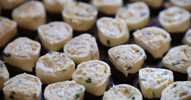 Essen beim Autofahren: Diese Snacks sind erlaubt und sicher
