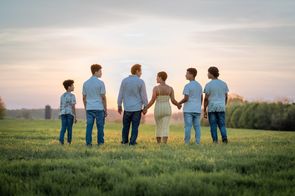 Familie, Sonnenuntergang, Feld