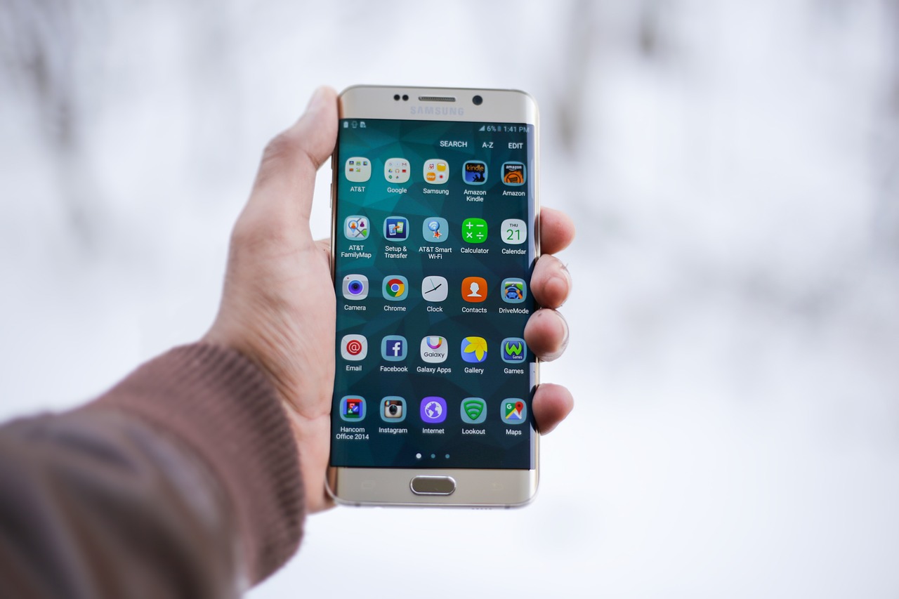 entdecken sie die neuesten smartphones mit innovativen funktionen, leistungsstarken kameras und atemberaubendem design. vergleichen sie die besten modelle und finden sie das perfekte smartphone für ihre bedürfnisse.