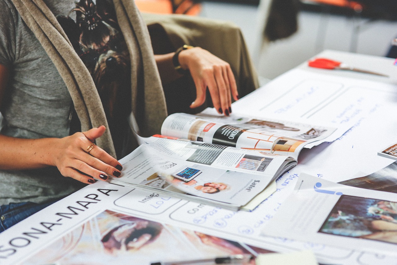 entdecken sie die neuesten trends und inspirationen in der welt der mode mit unseren hochwertigen modezeitschriften. tauchen sie ein in die stilvollsten kollektionen, interviews mit bekannten designern und exklusive modetipps, die ihre garderobe auffrischen werden.